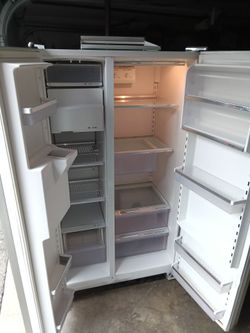 Kenmore White 24.7 Cu Ft Side By Side Fridge/Freezer