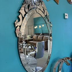 Nice Mirror Perfect For Bathroom Or Vanity Table