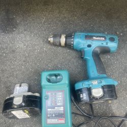 Makita 18V Drill With 2 Batteries & Charger