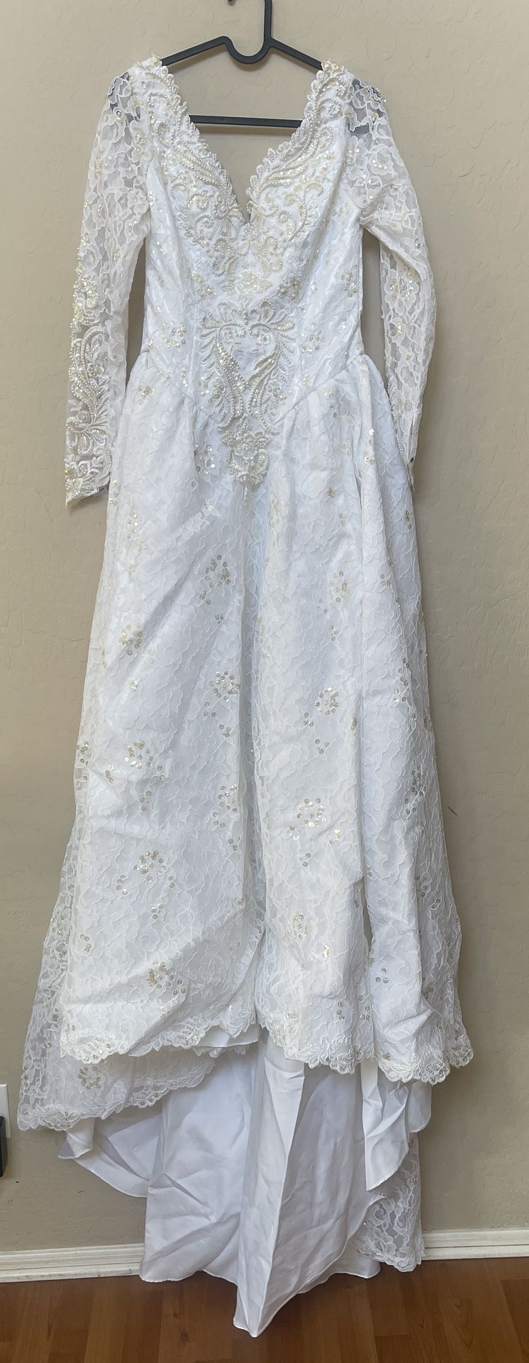 VINTAGE Pallas Athena white Pearl Sleeved Lace Wedding Dress Size 4-6 NEED GONE