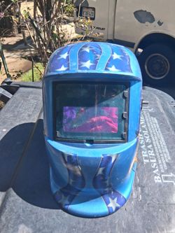 !!  Welding  Helmet Missing   A Knob