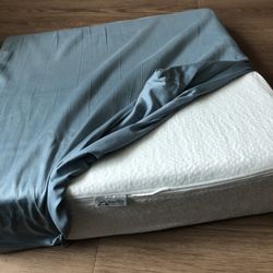 Wedge Pillow