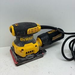 Dewalt Palm Sander 21981808