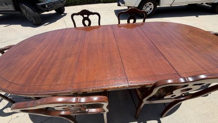 Table & chairs