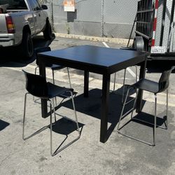 Dinning Table $150