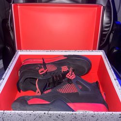 Jordan 4 “Red Thunders”