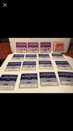 Lot of 16 Vintage Unused Barry Manilow Concert backstage passes