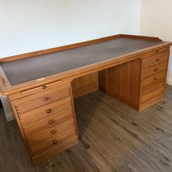 Andreas Hansen Executive/Partner Desk