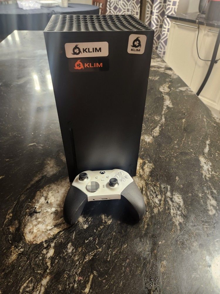 Xbox Series X AND CONTROLLER 