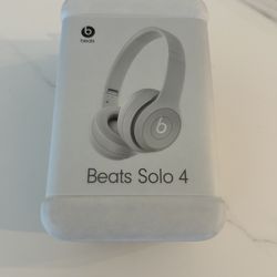 Beats Solo 4 - headphonea