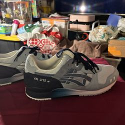 ASICS- GEL- LYTE III OG SIZE 14