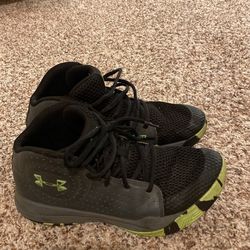 Basketball shoes under armor 5Y