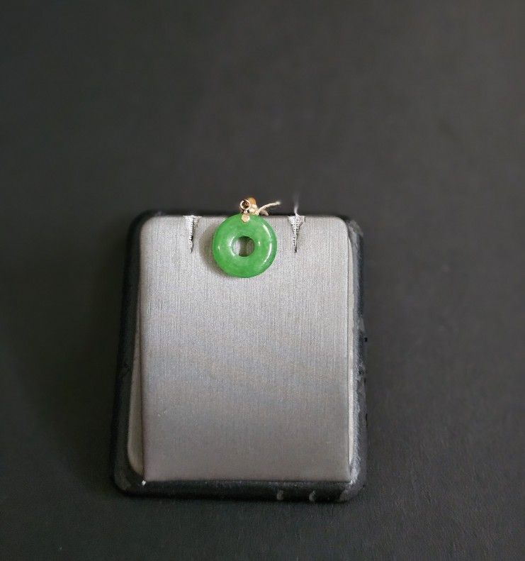 14k Gold Jade Pendant 
