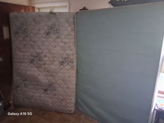 Full size mattress and boxspring and rails asking $30