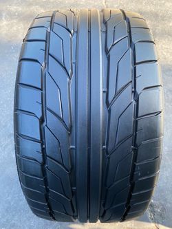 One 295-40-18 Nitto NT 555  G2 with 99% life