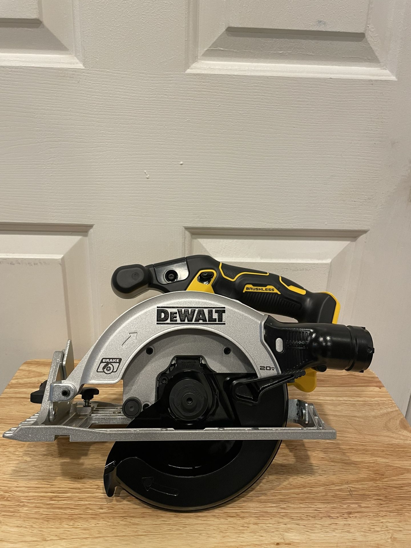 New 6 1/2” Dewalt Circular Saw 20V BRUSHLESS (Tool Only Solo Herramienta)