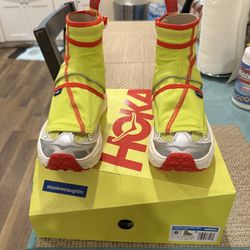 WOMENS SIZE 6 HOKA HOKA BY NICOLE MCLAUGHLIN 
