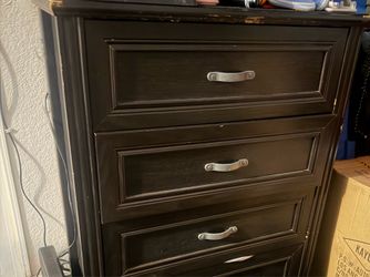 Black dresser 5 drawer moving sale