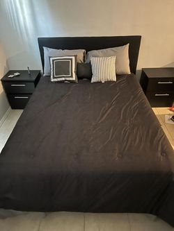 QUEEN SIZE BED AND TWO NIGHTSTANDS  ( MATTRESS NOT INCLUDED) 🆕️ 