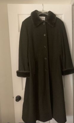 Women's winter jacket 49” long, size 14, like new