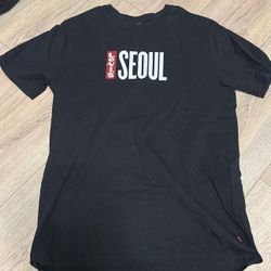 Levis Seoul Tee
