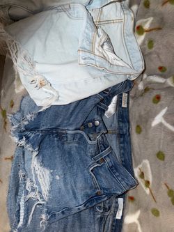 Bundle women’s Levi Kankan denim shorts size 25