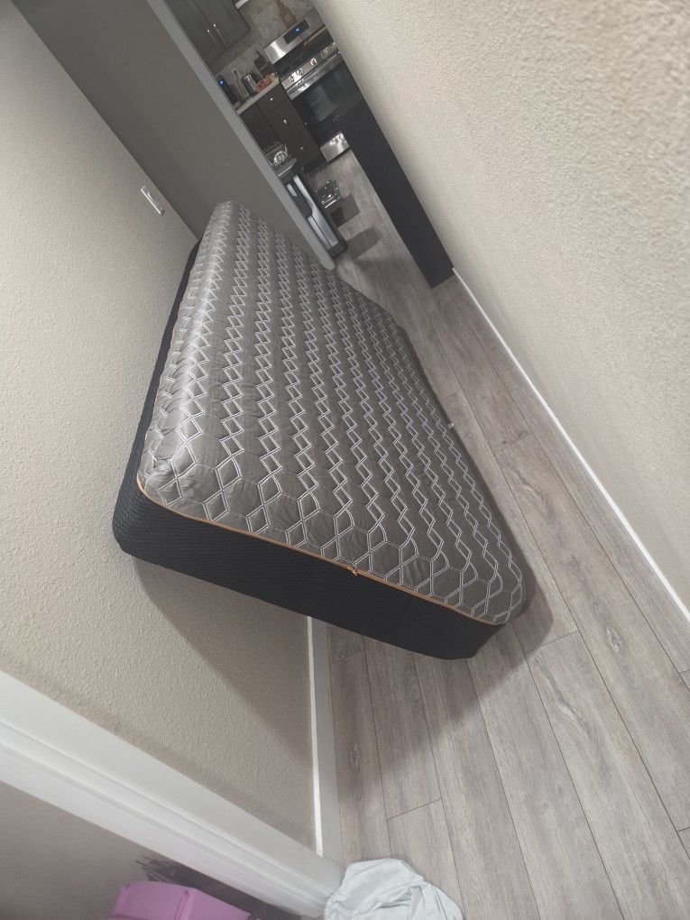 CERTI-PUR TWIN SIZE MATTRESS,