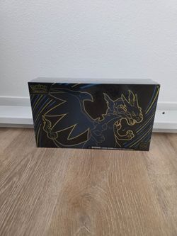 Pokemon Mega Charizard Phantasmal Flames Ultra Premium Collection UPC