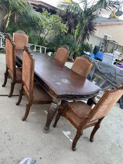 Dinning Table With 6 Chairs 