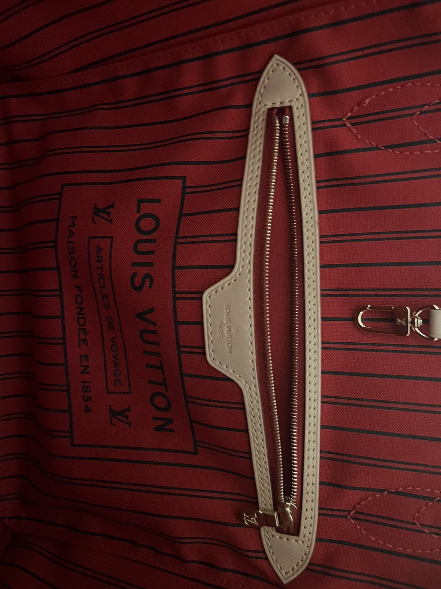 Louis Vuitton Hand Bag for Sale in Hephzibah, GA - OfferUp