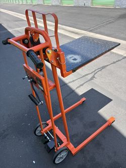 Dolly Material Lift