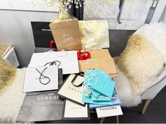 Bolsas de diseñadores ( tiendas ) total 35piezas(  limpias c)
