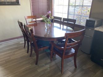 Dinning room table
