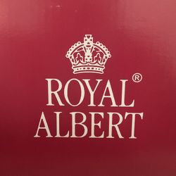 New in Box Royal Albert Old Country Roses Le Petite 9-Piece Tea Set, 
