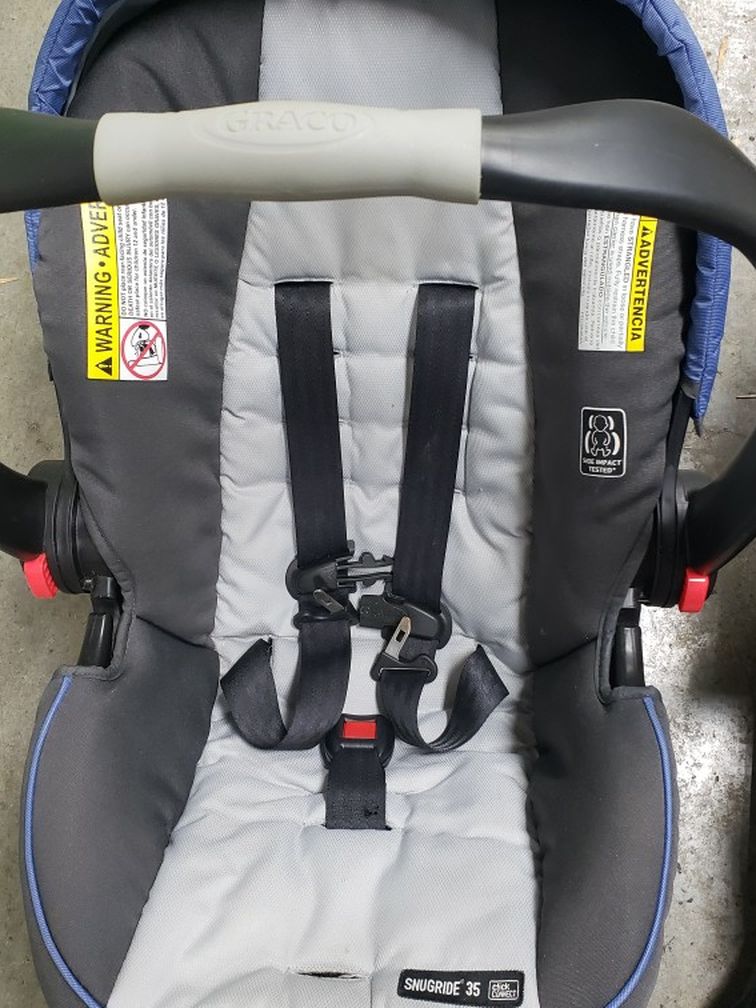 FREE: Graco Click Connect carseat