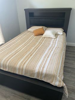 Queen Bed, dresser, mirror (no mattress)