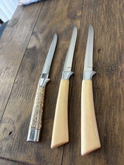 Carvel Hall lot of 3 knives (see flaws)