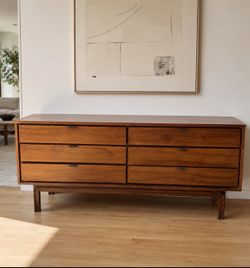 Stunning Mcm walnut  6 drawer dresser