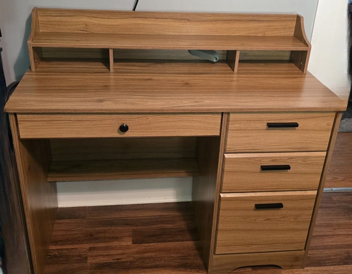 Desk For Small Spaces