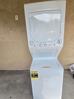 GE STACKABLE WASHER DRYER DELIVER AVAILABLE INSTALLATION 24X30X75