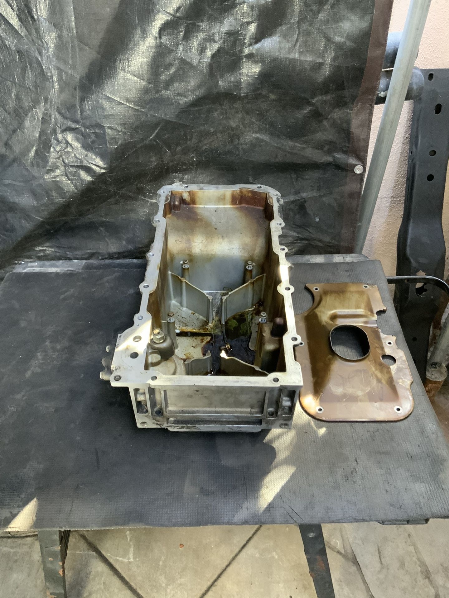 G8 Gt 2009 6.0 ( Oil Pan )