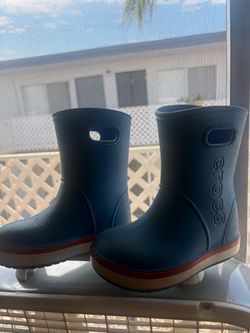 Toddler rain boots-size 9T crocs