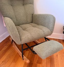 Rocking/Nursery Chair — NEED GONE ASAP!!