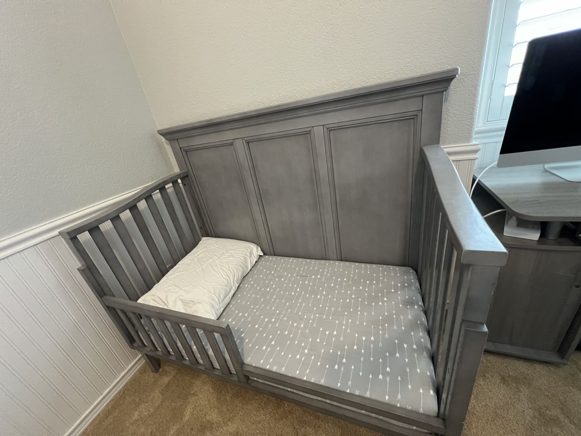Westwood Hanley Collection Convertible Crib in Cloud With Additional attachments Listed In Description 