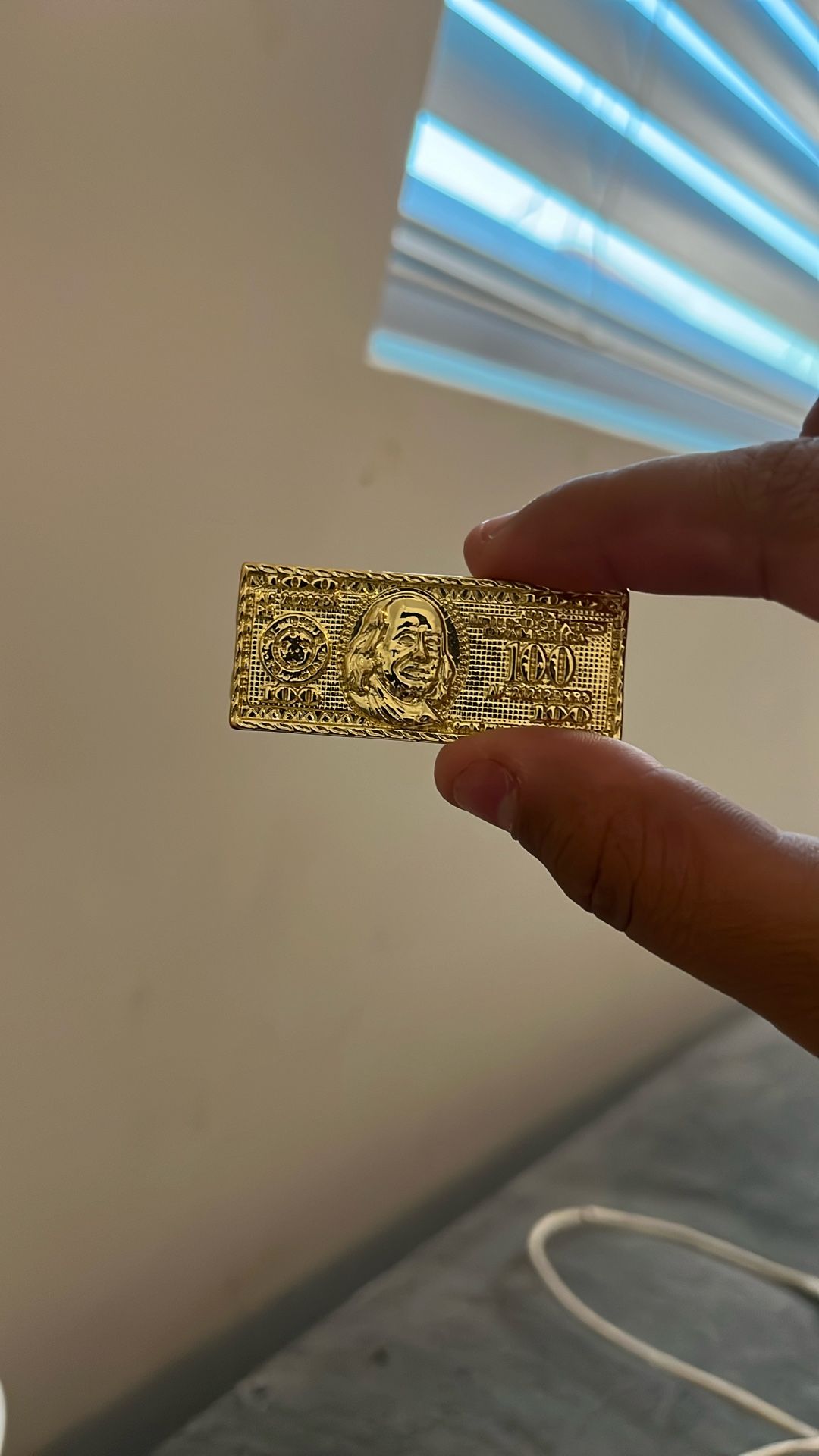 100 dollar bill 2 finger ring