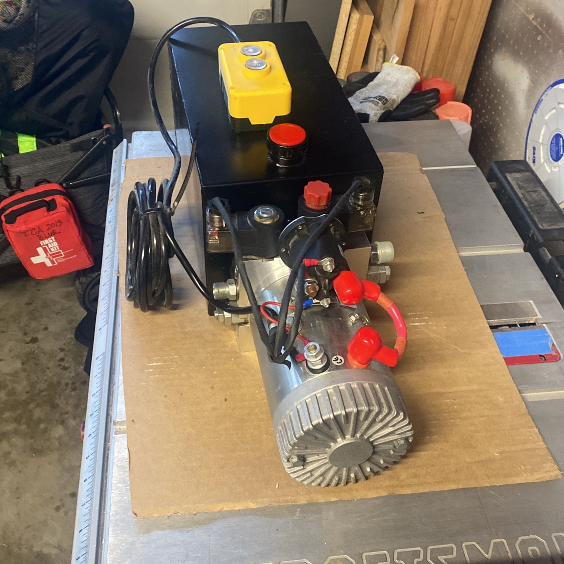 Hydraulic Power Unit 8 Quart Hydraulic Pump Double Acting Hydraulic Power 12V DC with Metal Oil Reservoir Hydraulic Pump Power Unit for Dump Trailer C