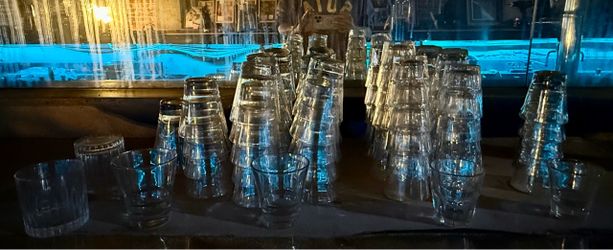 COMMERCIAL BAR GLASSWARE – LARGE LOT – BAR CLOSING