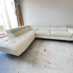 MODERN SECTIONAL  SOFA WITH ADJUSTABLE HEADRESTS