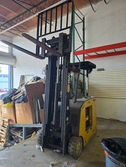 heavy-duty Yale ESC035FAN36TE082 Stand-Up Forklift
