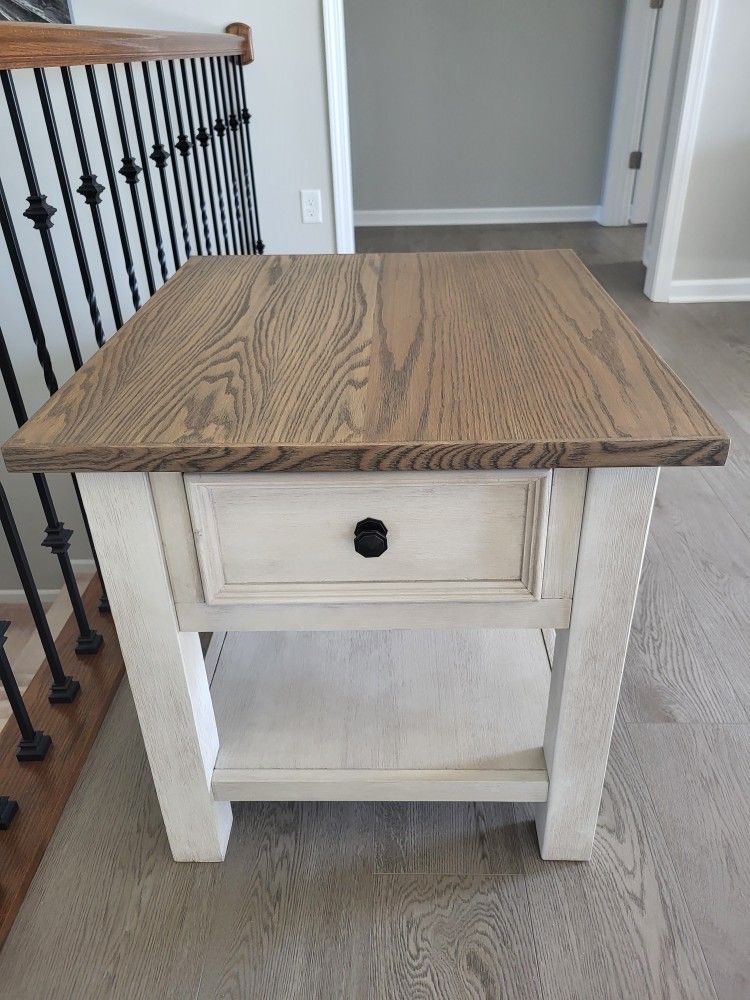 One End/side Table 